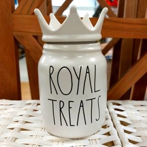 ✨️HP✨️NEW Rae dunn ROYAL TREATS canister